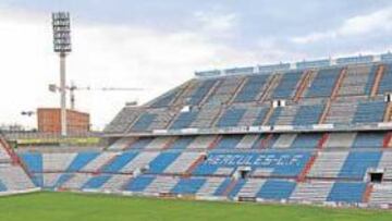 <b>TRABAS. </b>El estadio José Rico Pérez sigue a la espera de que el proceso de recompra se materialice.