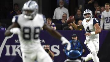 MINNEAPOLIS, MN - DECEMBER 1: Dak Prescott #4 of the Dallas Cowboys rolls out to pass as Dez Bryant #88 runs downfield in the second quarter of the game against the Minnesota Vikings on December 1, 2016 at US Bank Stadium in Minneapolis, Minnesota. Hannah Foslien/Getty Images/AFP
== FOR NEWSPAPERS, INTERNET, TELCOS & TELEVISION USE ONLY ==