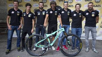 Santi Mill&aacute;n y el equipo de Imparables, antes de partir a Chile para afrontar la &Eacute;pica Gaes Atacama.