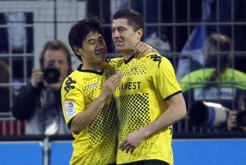 Kagawa y Lewandowski celebran un gol.