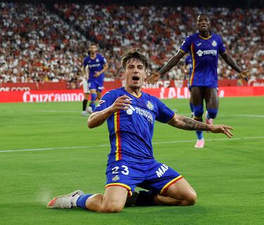 El joven delantero del Getafe hizo un doblete para liderar a un equipo que está demostrando tener muchos recursos, a pesar de todos lo problemas en los despachos con las salidas y las inscripciones.
