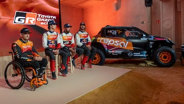 Isidre Esteve, piloto del Repsol Toyota Rally Team, presenta su Hilux para el Dakar.