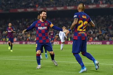 Vidal, a pase de Messi, marcó el 2-1.