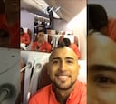 Bromas y selfies: el lado más íntimo de la Roja en el avión