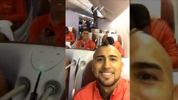 Bromas y selfies: el lado más íntimo de la Roja en el avión
