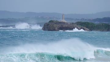 Olas en una playa de Santander, a 20 de octubre de 2023, en Santander, Cantabria (España). La Agencia Estatal de Meteorologi´a ha decretado para hoy varios avisos por feno´menos meteorolo´gicos adversos en Cantabria, los de mayor riesgo el rojo por costeros y el naranja por viento en el litoral.
20 OCTUBRE 202320 OCTUBRE 2023;REINA;MAJESTAD;EMÉRITA;CORONA;PREMIOS;PRINCESA;ASTURIAS;
Juanma Serrano / Europa Press
20/10/2023