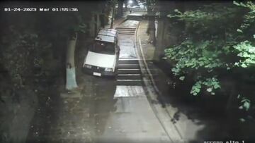 Nadie lo podía creer: conductor se pasea por escalera patrimonial y se hace viral en Chile