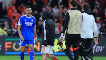 Real Madrid's French forward #10 Kylian Mbappe celebrates at the end of the UEFA Champions League knockout round play-off first leg football match between SL Benfica and Real Madrid CF at Estadio da Luz in Lisbon on February 17, 2026. Real Madrid won 0-1. (Photo by PATRICIA DE MELO MOREIRA / AFP)