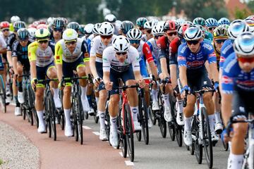 El pelotón durante la tercera etapa de La Vuelta España. 