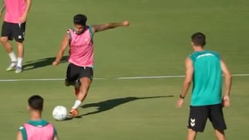 Los colombianos participaron en la práctica del club verdiblanco, con una secuencia de goles previo al partido de este domingo frente al levante por la liga.