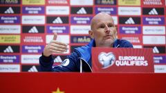 GRAFAND9353. MÁLAGA, 24/03/2023.- El entrenador de la Selección de Noruega, Stale Solbakken, durante la rueda de prensa previa al partido clasificatorio que disputará mañana contra la Selección Española en el estadio de La Rosaleda de Málaga.EFE/ Jorge Zapata
