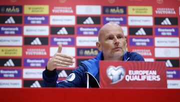 GRAFAND9353. MÁLAGA, 24/03/2023.- El entrenador de la Selección de Noruega, Stale Solbakken, durante la rueda de prensa previa al partido clasificatorio que disputará mañana contra la Selección Española en el estadio de La Rosaleda de Málaga.EFE/ Jorge Zapata
