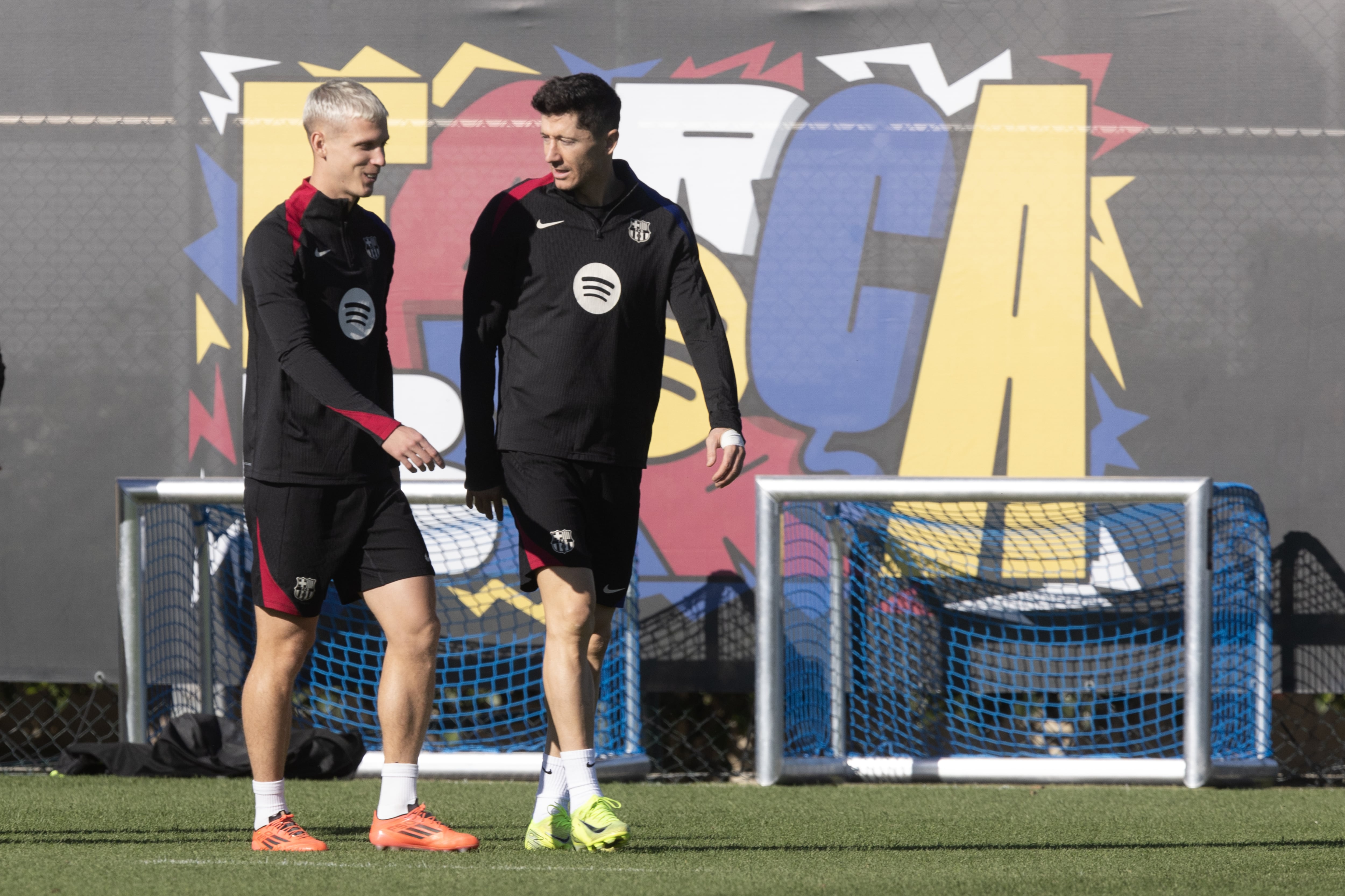 13:00 horas: el Barça sigue preparando documentación por Olmo…