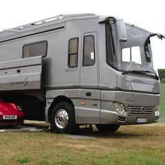 Volkner Mobil Performance S, una autocaravana gigante con espacio para un coche