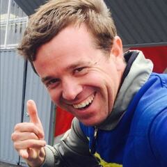 Muere el campeón de España de vuelo acrobático Olivier Masurel tras el impacto de un buitre