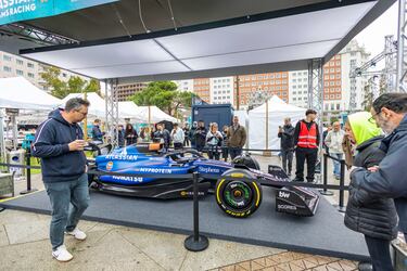 La Plaza de España de Madrid acoge la Fan Zone de los Miami Dolphins. 