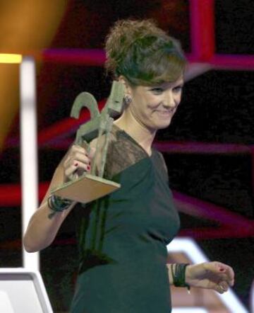 Mónica López recogió el Premio Ondas a la Mejor presentadora.