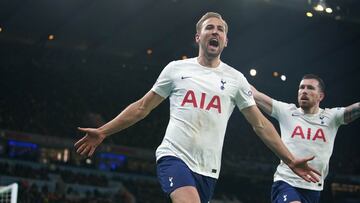 19 February 2022, United Kingdom, Manchester: Tottenham Hotspur&#039;s Harry Kane celebrates after scoring his sides second goal during the English Premier League soccer match between Manchester City and Tottenham Hotspur at the Etihad Stadium. Photo: Mik