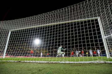 1-0. Brais marcó el primer gol.