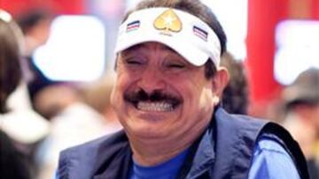 Humberto Brenes, una auténtico showman de las mesas de poker.