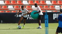 Garay y Kondogbia, en el entrenamiento previo al Chelsea. 