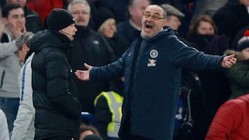 El t&eacute;cnico italiano del Chelsea, Maurizio Sarri, durante un partido.