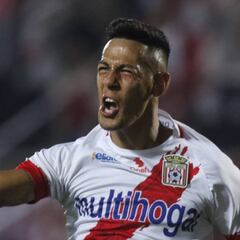 Quiroga y Bechtholdt lideran la goleada de Curicó a Huachipato