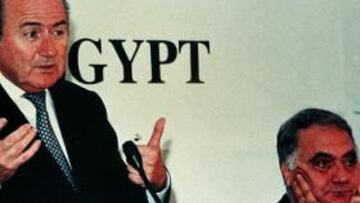 RATIFICADO. Zaher junto a Blatter