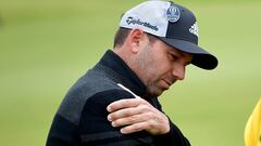 Sergio Garc&iacute;a se duele del hombro derecho durante la segunda jornada del British Open Champinship.