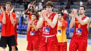 Juancho Hernangómez encabeza la celebración del triunfo de España.