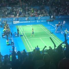 Huelva a sus pies: locura con el último punto de Carolina Marín