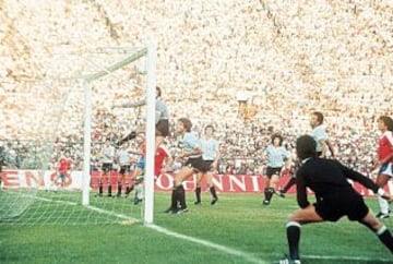 Un 24 de marzo de 1985, Chile derrot&oacute; 2-0 a Uruguay por las Eliminatorias M&eacute;xico 1985. Anotaron Hugo Rubio y Jorge Aravena, con su famoso &quot;Gol imposible&quot;.