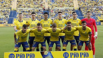Once de Las Palmas ante el Racing.