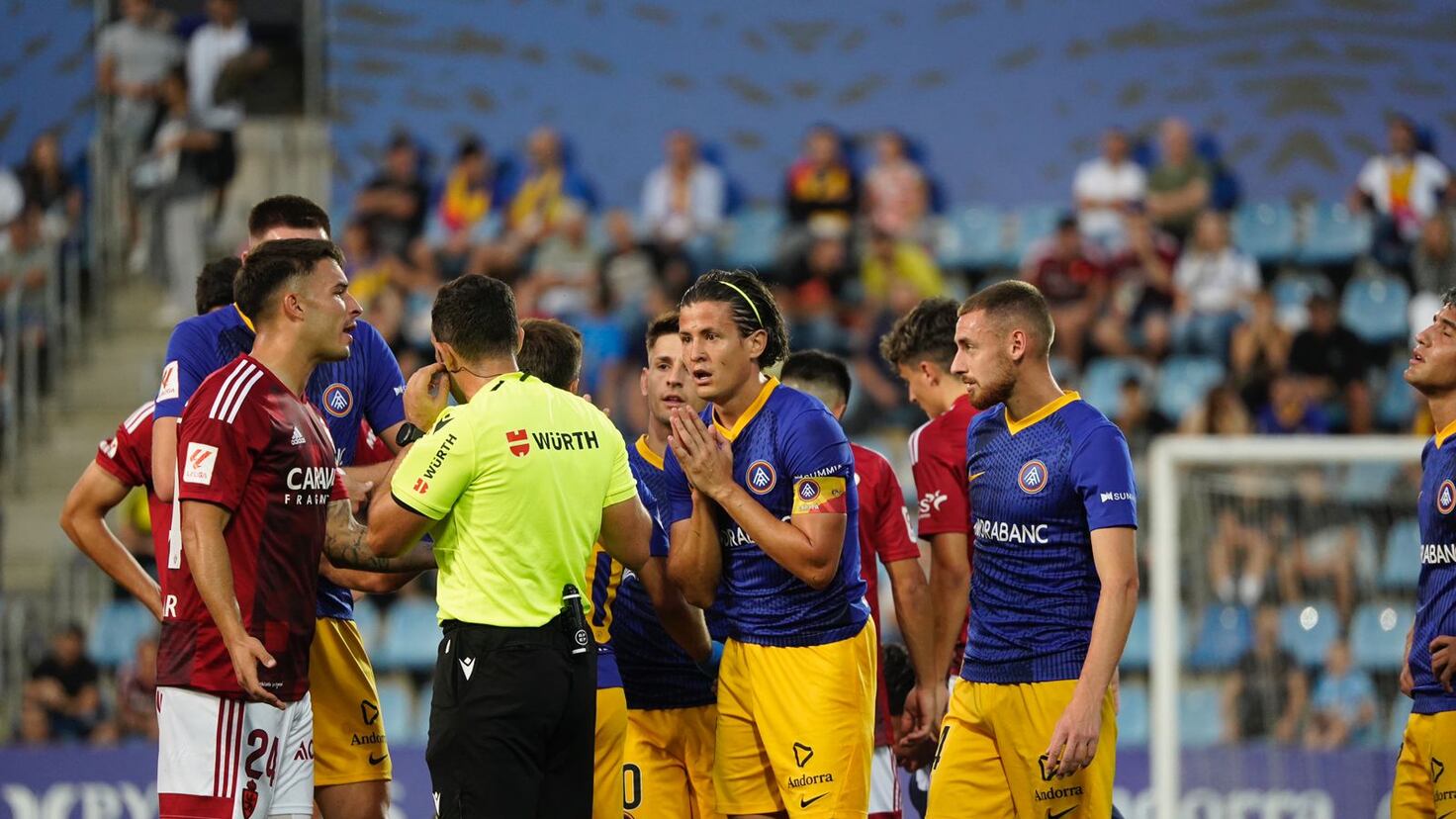 Rubén Bover pide perdón por su roja ante el Zaragoza