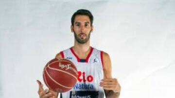 Alberto Corbacho, canterano del Unicaja, es la principal amenaza del Obradoiro.