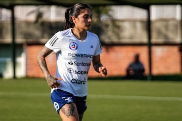 La Roja Femenina realizó su tercer día de entrenamientos en la cancha del Colegio Colombo Británico de Cali. En la primera jornada del Grupo A tendrá descanso.