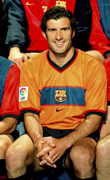 Fue la segunda equipación de la temporada 1998-99.