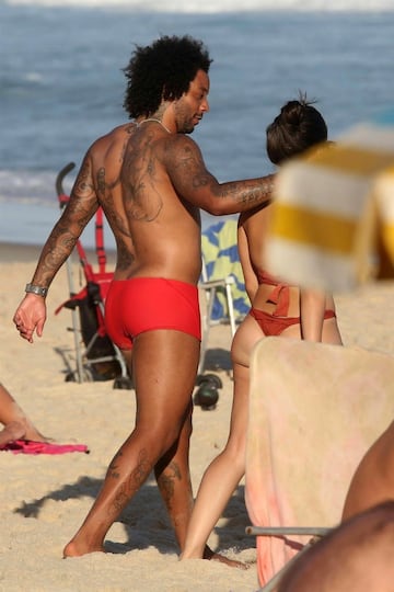 Marcelo relaxes with his family at the beach in Rio de Janeiro.