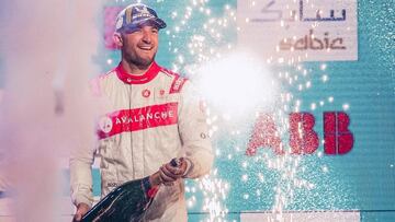 Jake Dennis celebrando la victoria en en el ePrix de Londres.