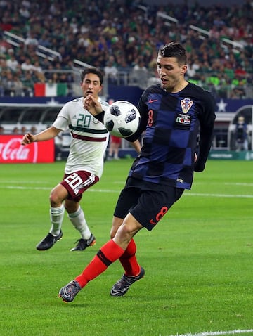 Barcelona midfielder Ivan Rakitic handed his side a 1-0 victory over Mexico, with Javier Hernández unable to add to his 49 goals on his 100th appearance.