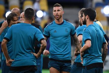 Los niños irrumpen en el entreno del Madrid en Kiev