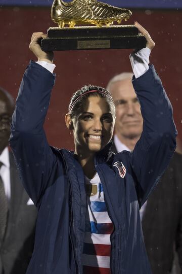 Alex Morgan sigue imponiendo marcas y rompiendo barreras, las estadounidense no ha dejado de tener un buen paso por su carrera, pues este año anotó 18 goles en 19 partidos con su selección.