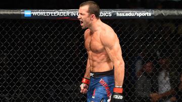 Luke Rockhold celebra su victoria ante David Branch en el UFC Pittsburgh.