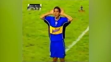 ¿Lo recordás? 20 años del primer Topo Gigio de Riquelme... ante River y ante Macri