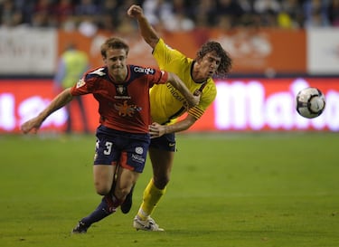 También formado en la cantera de Osasuna, muy pronto destacó por su versatilidad y calidad. De él y de su amigo Azpilicueta llegó a decir Camacho que eran los mejores laterales de la Liga. Internacional absoluto, debutó con Osasuna en la previa de Champios, ante el Hamburgo, el 9 de agosto de 2006. Tras cinco temporadas en Primera con Osasuna, fichó por el Málaga y después fue el Ársenal quien puso sus ojos en él. Después de ocho temporadas en el club inglés. Juega actualmente en la Real Sociedad.
