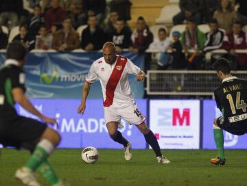 Jugó con el Rayo Vallecano la temporada 11/12