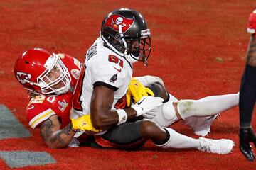 Antonio Brown debutó en el Super Bowl con recepción de anotación.