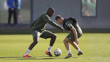 Carvalho, con Guardado en un entrenamiento.