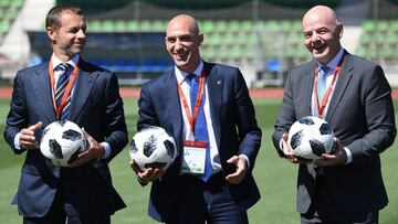 Los presidentes Aleksander Ceferin, de UEFA, Luis Rubiales, de la RFEF, y Gianni Infantino, de FIFA.