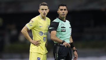 (L-R), Alvaro Fidalgo of America and Referee Adonai Escobedo during the game America vs Pachuca, corresponding to Round 10 of the Torneo Clausura 2023 of the Liga BBVA MX, at Azteca Stadium, on March 04, 2023.
<br><br>
(I-D), Alvaro Fidalgo de America y Arbitro Adonai Escobedo durante el partido America vs Pachuca, Correspondiente a la Jornada 10 del Torneo Clausura 2023 de la Liga BBVA MX, en el Estadio Azteca, el 04 de Marzo de 2023.